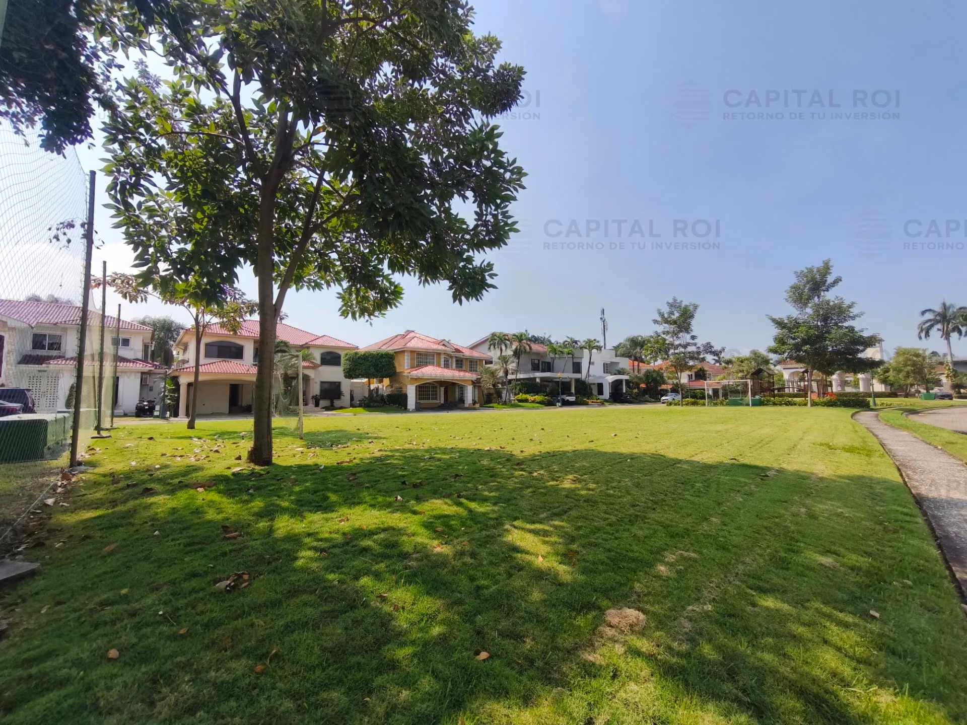 Villa de lujo en Samborondon Urbanizacion Torres del sol